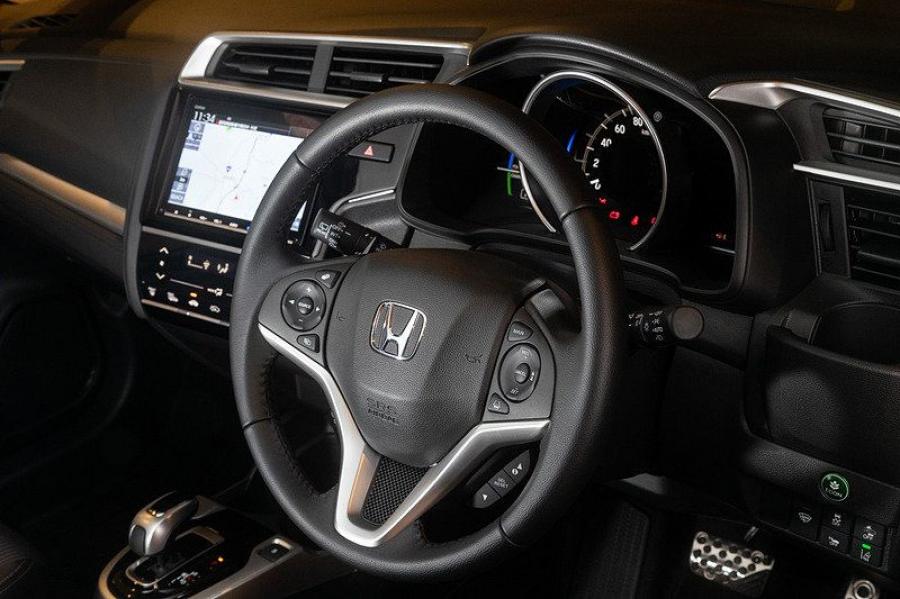 Панель приборов Honda Fit Modulo Style 2018 года  (JP) (фото 21 из 24)